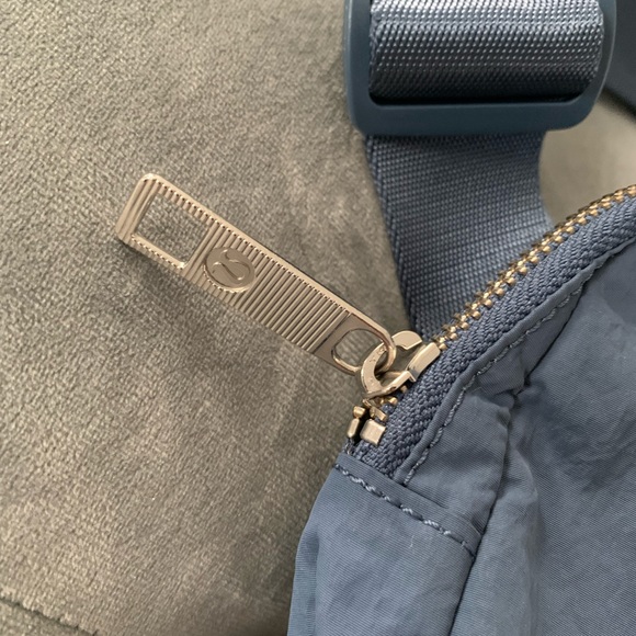 NWT ORIGINAL OG Lululemon Everywere Belt Bag Code Blue - Picture 11 of 16